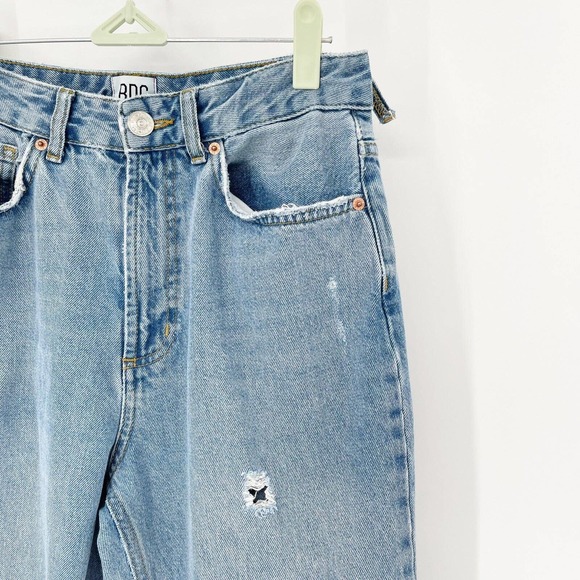 Urban Outfitters BDG Distressed Mom Jeans Sz 27 Blue Tapered High Waist Pockets - Picture 2 of 8
